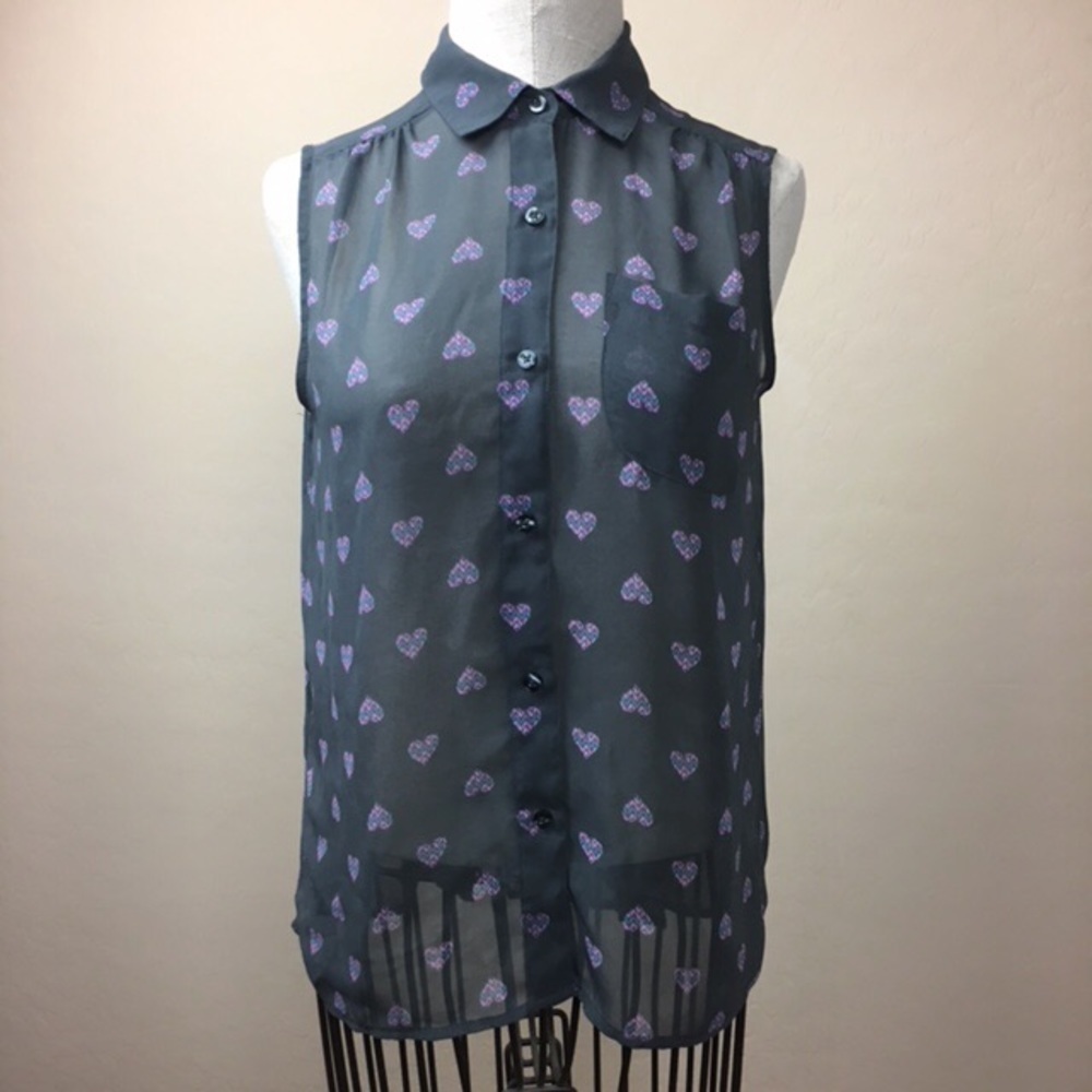 American Eagle Gray Heart Print Blouse